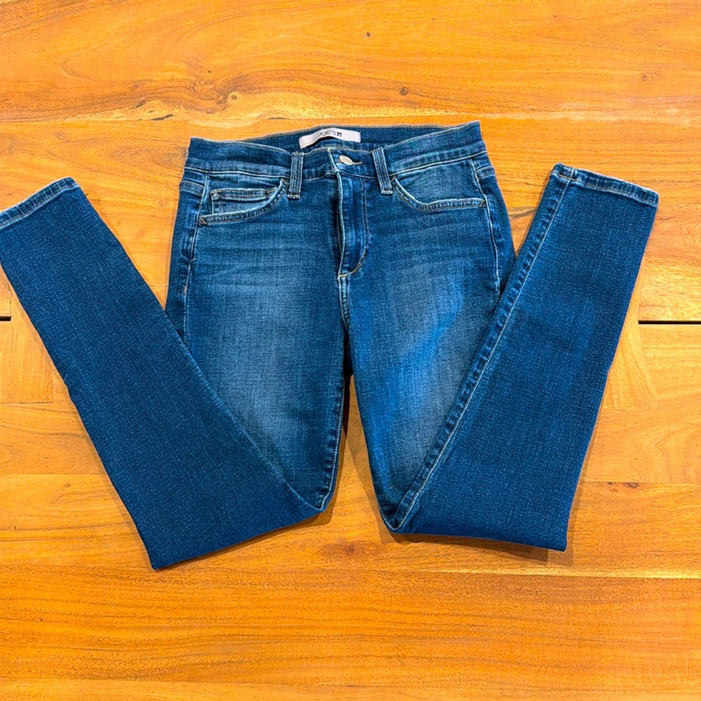 Joe’s Mid Rise Ankle Crop Skinny Jeans. Size 26.
